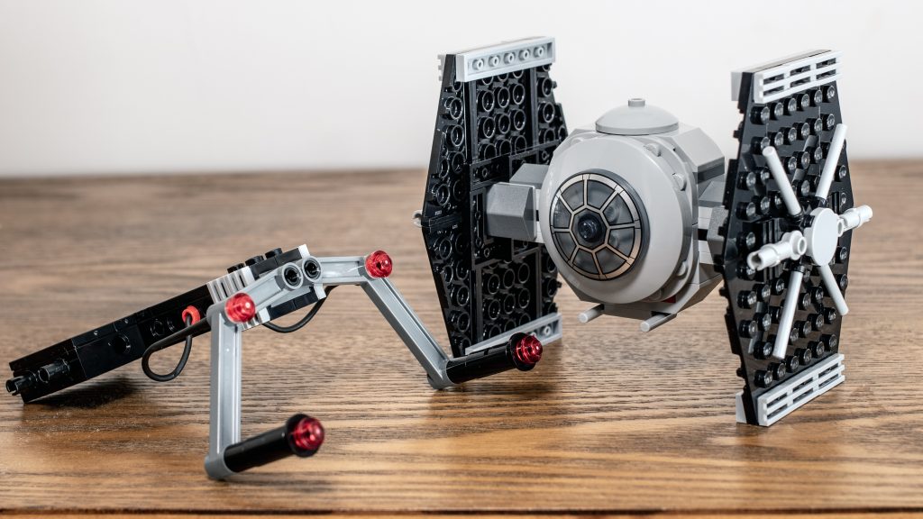 LEGO Star Wars 40771 TIE-Jäger mit imperialem Hangargestell 9 1024x576