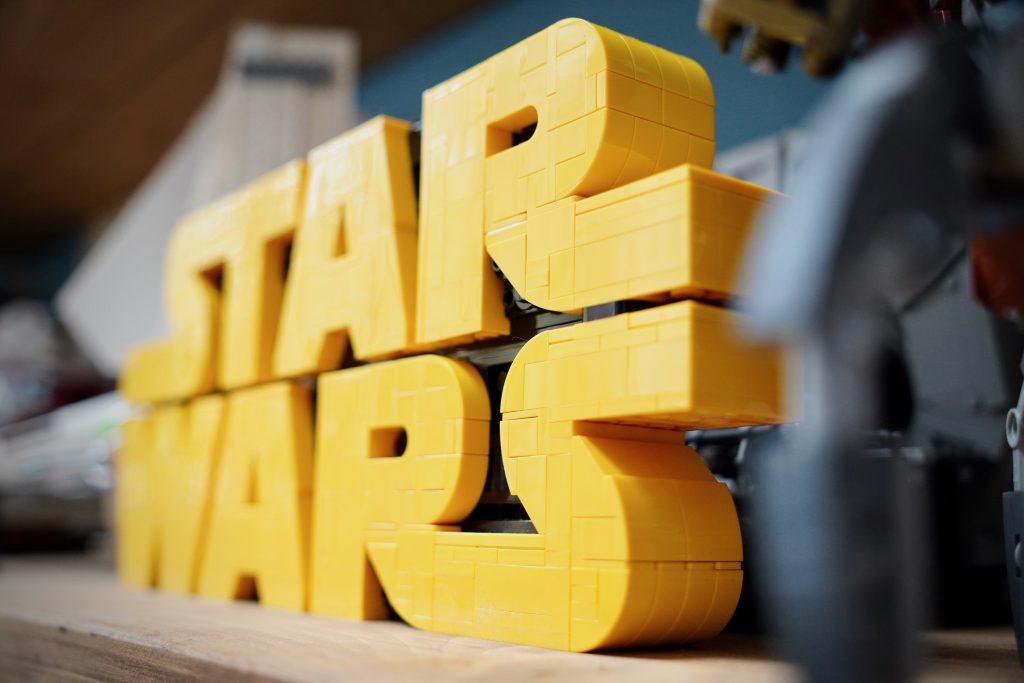 LEGO Star Wars 75407 Star Wars Logo critique 3 1024x683