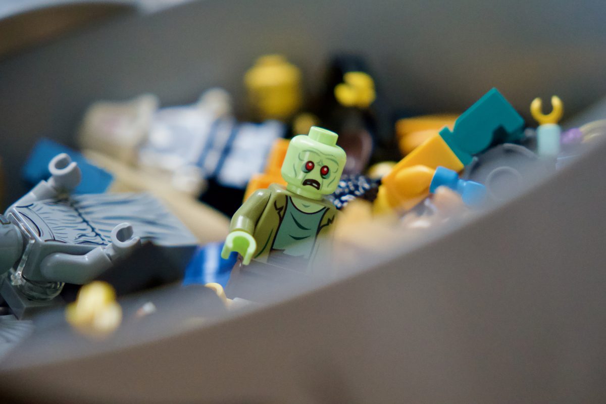 LEGO 5009862 Zombie-Aufbewahrungskopf – Kleine Rezension 7 1200x800