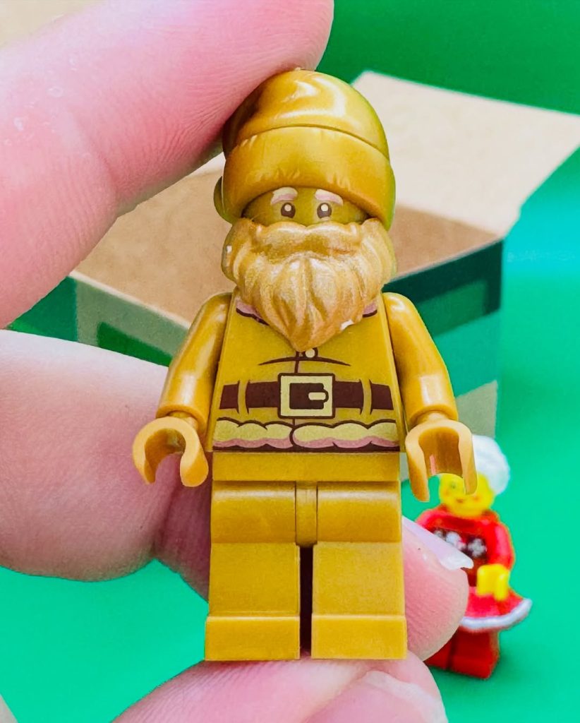 twogayafols LEGO Build a Minifigure Christmas 4 822x1024