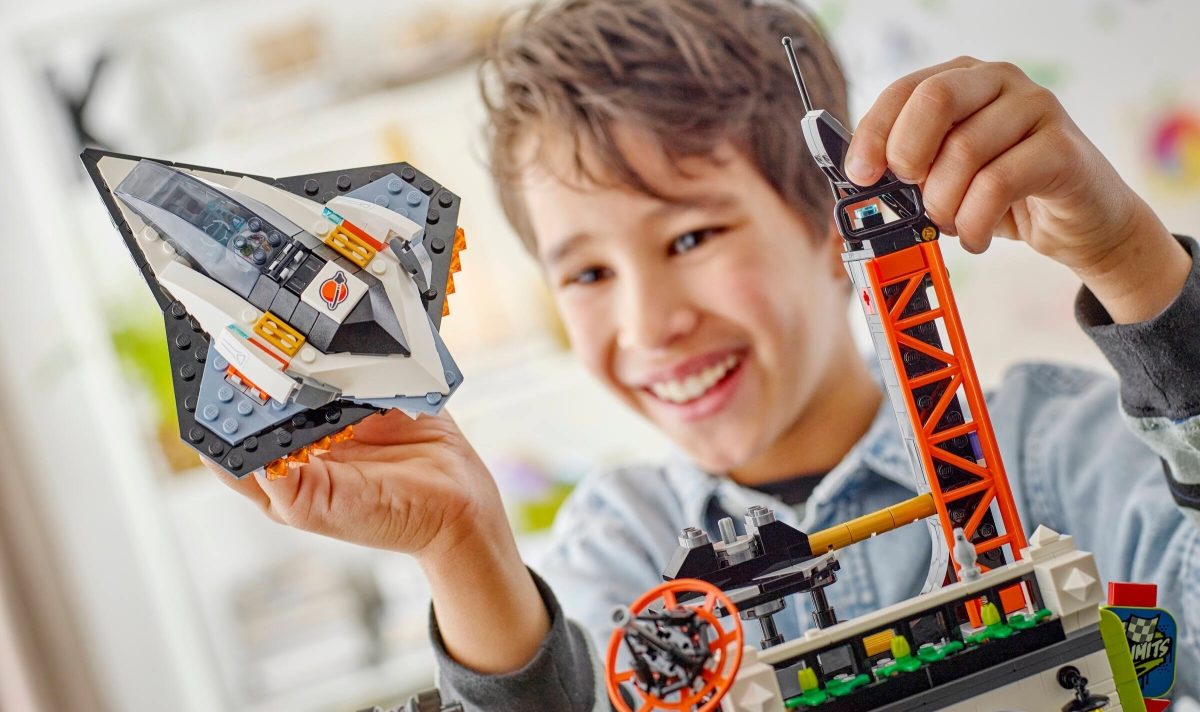 LEGO City 60473 The City Tower spaceship 1200x712