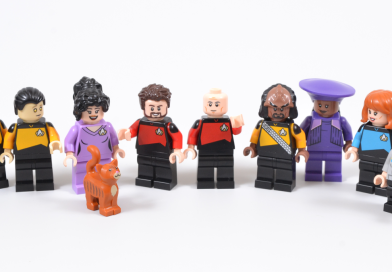 LEGO Star Trek Enterprise NCC-1701-D minifigures hands-on review