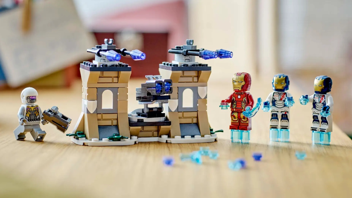 LEGO Marvel 76288 Iron Man Iron Legion vs. Hydra Soldier featured