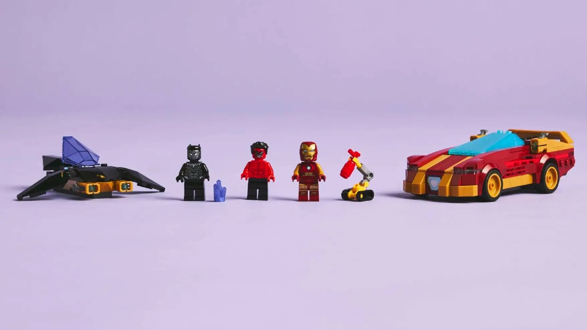 LEGO Marvel 76310 Iron Man Car Black Panther vs. Red Hulk featured