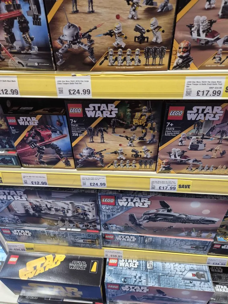 UK retailer changes RRP of LEGO Star Wars 327th Battle Pack