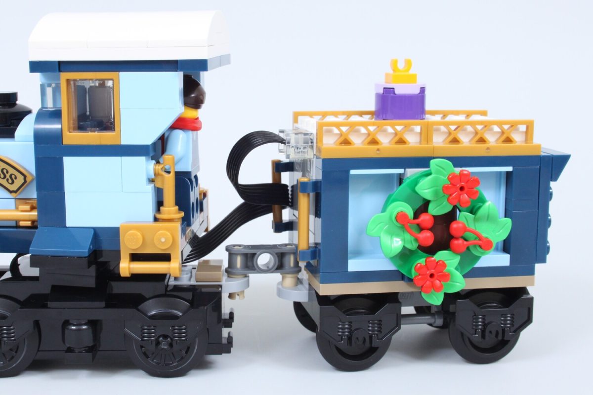 lego 10361 holiday express train powered up 2 1200x800