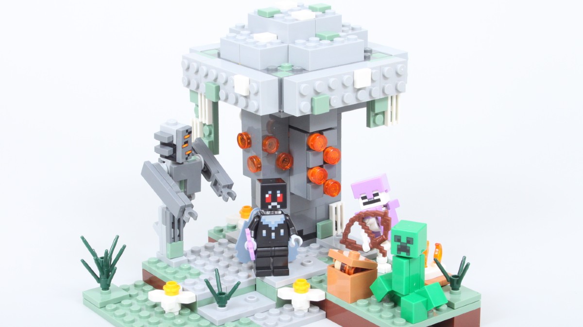 Why LEGO Minecraft’s most monochromatic set so far works