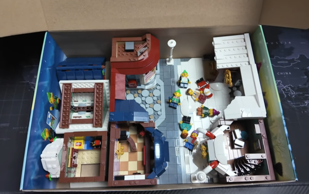 FanKlockow LEGO Employee Gift 4002025 review 10 1200x753