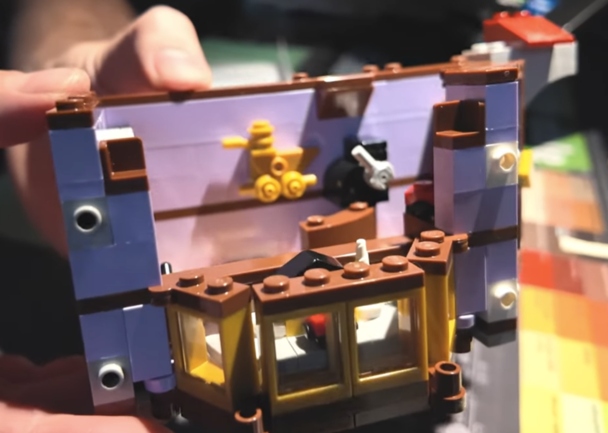 FanKlockow LEGO Employee Gift 4002025 review 8 1200x856