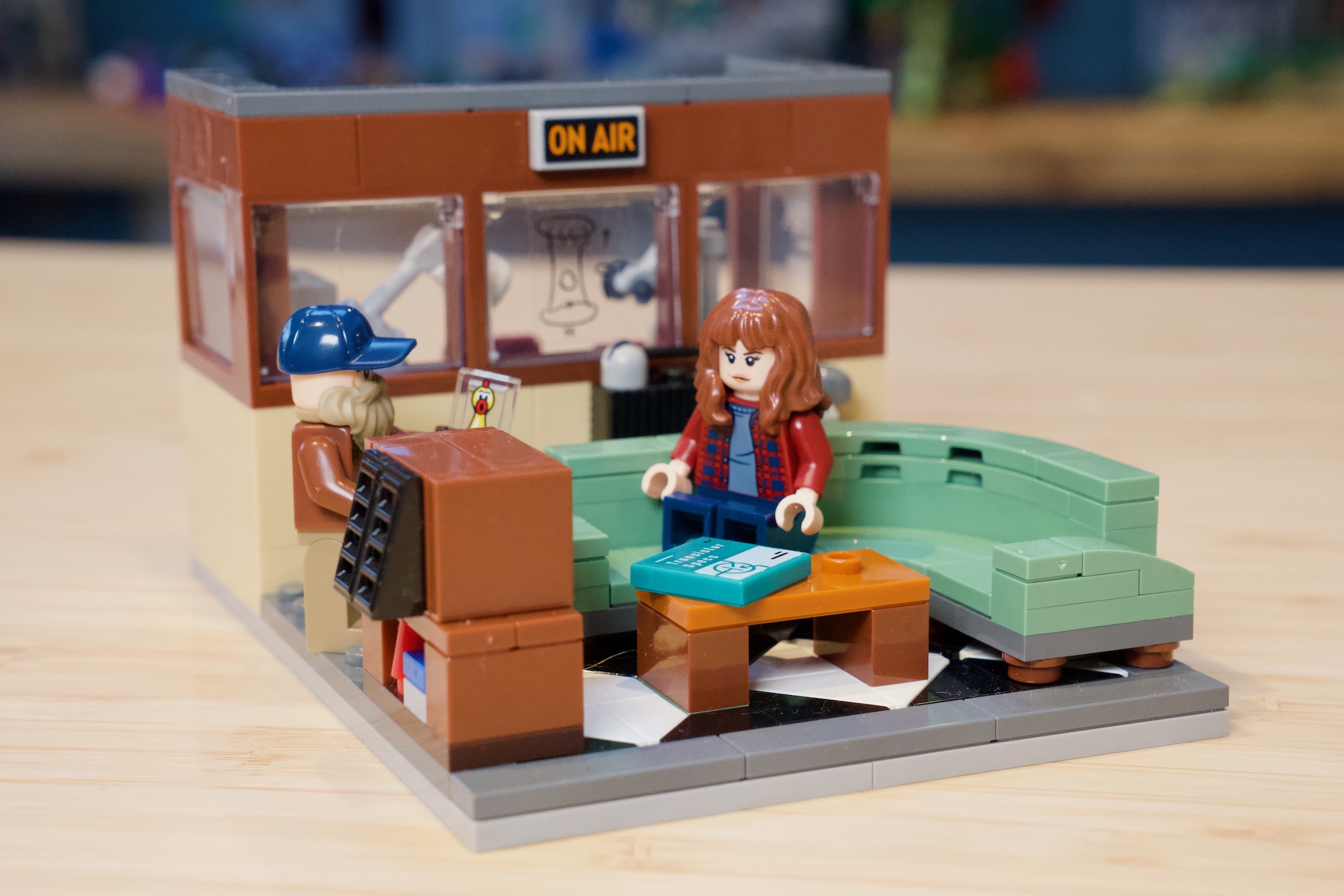 LEGO Stranger Things 40891 WSQK The Squawk Radio Station review-2