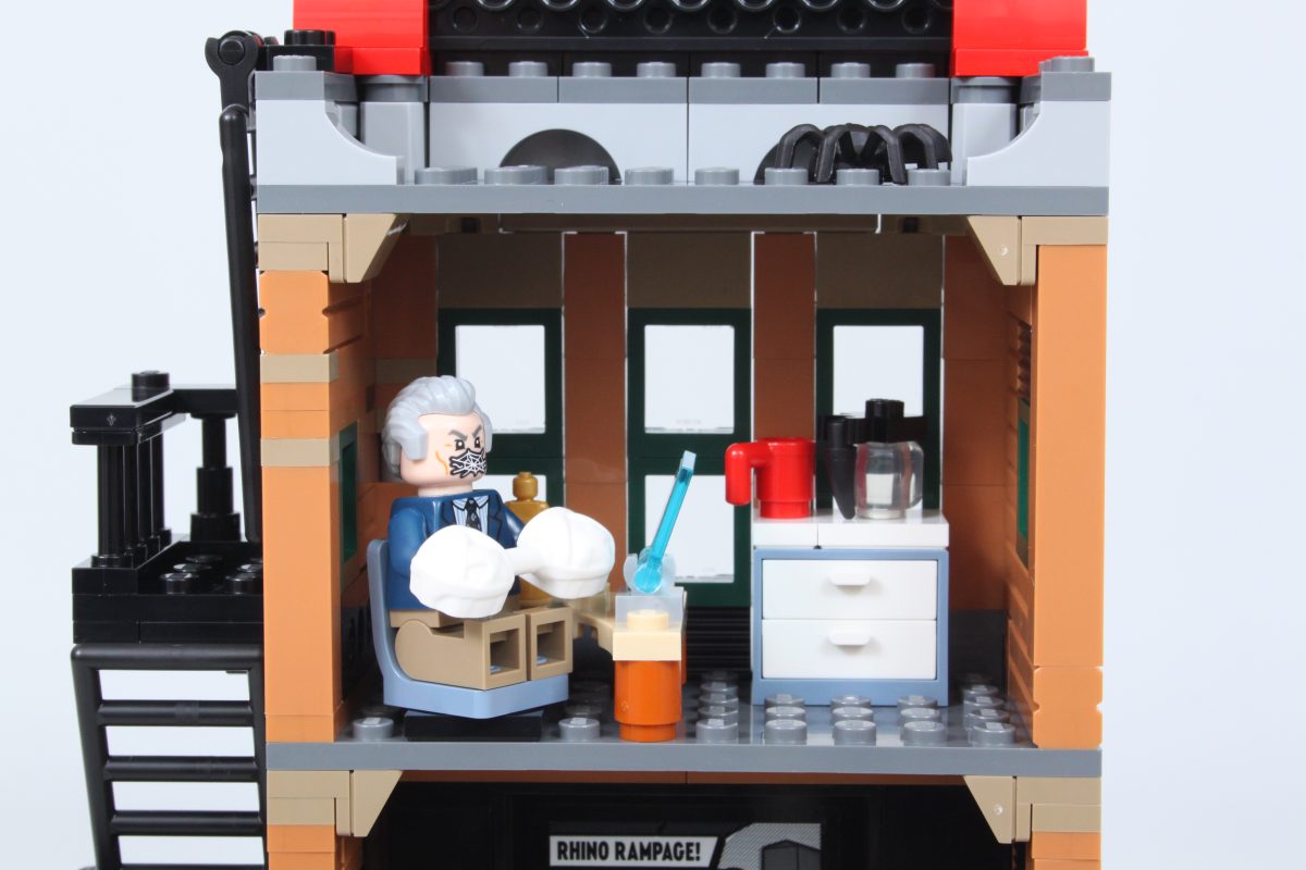 lego marvel 76342 Spider Man vs. Mysterio the daily bugle review 6 1200x800