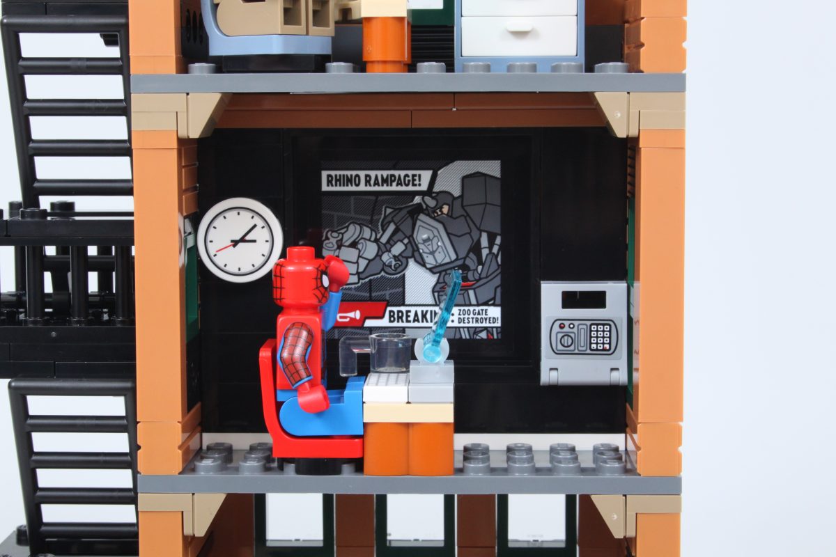 lego marvel 76342 Spider Man vs. Mysterio the daily bugle review 7 1200x800