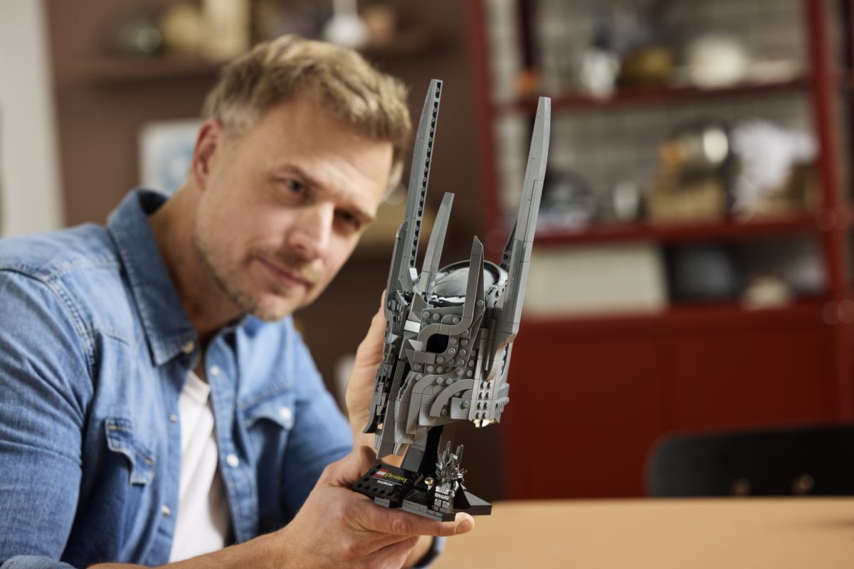 LEGO Icons 11373 Der Herr der Ringe Saurons Helm 11 1200x800