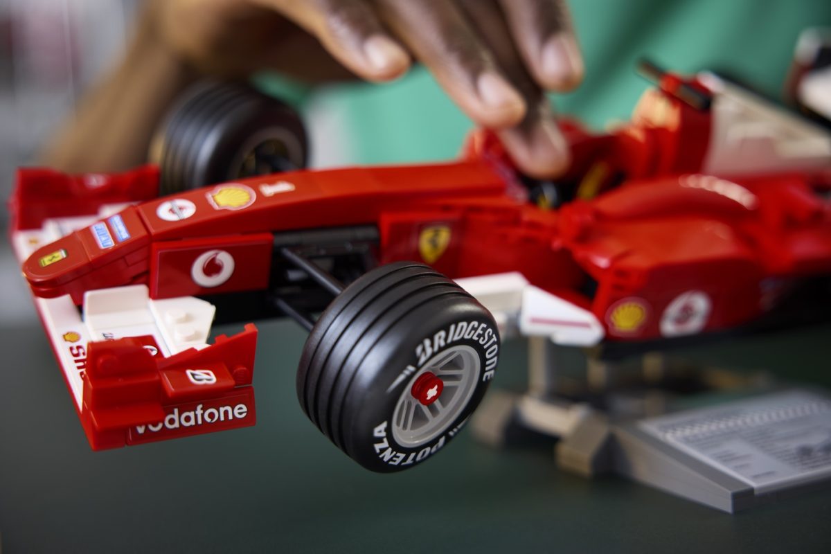 LEGO Icons 11375 Ferrari F2004 Michael Schumacher 13 1200x800