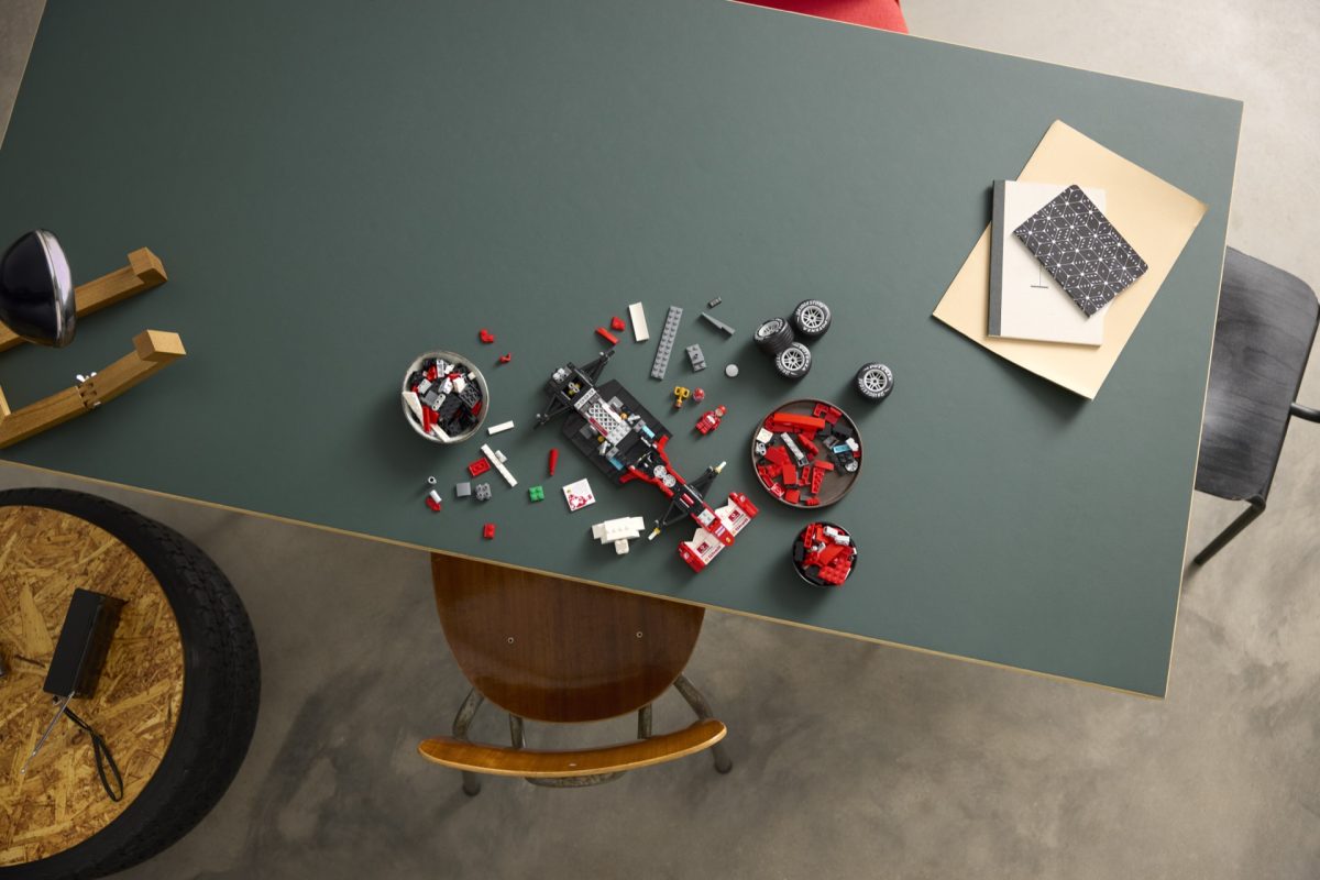 LEGO Icons 11375 Ferrari F2004 Michael Schumacher 8 1200x800