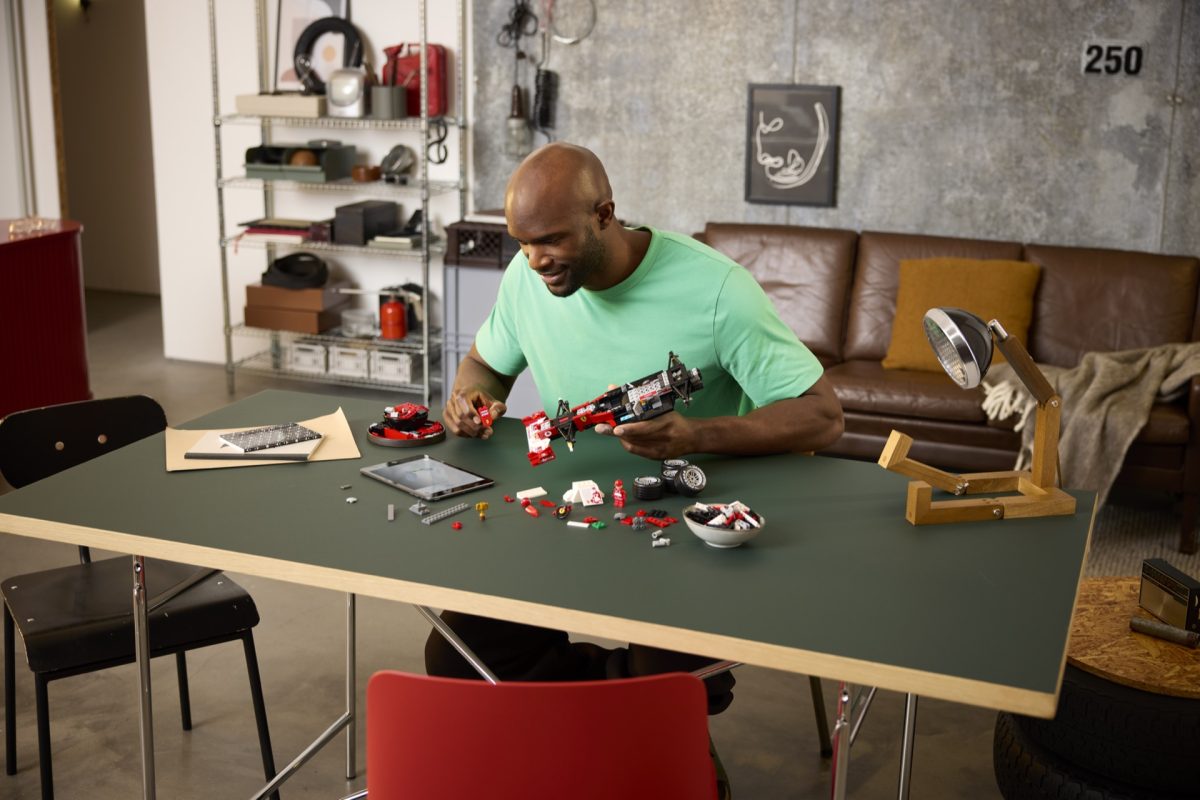 LEGO Icons 11375 Ferrari F2004 Michael Schumacher 9 1200x800