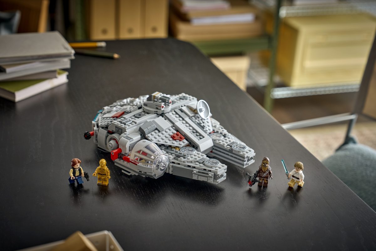 LEGO Star Wars 75426 Millennium Falcon 2 1200x800