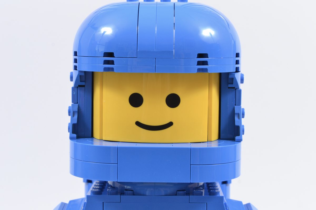 LEGO 40921 Minifigura de Astronauta Azul em Escala Ampliada 10 1200x800