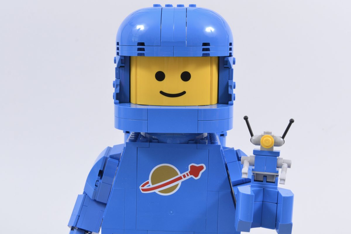 LEGO 40921 Minifigura de Astronauta Azul em Escala Ampliada 16 1200x800