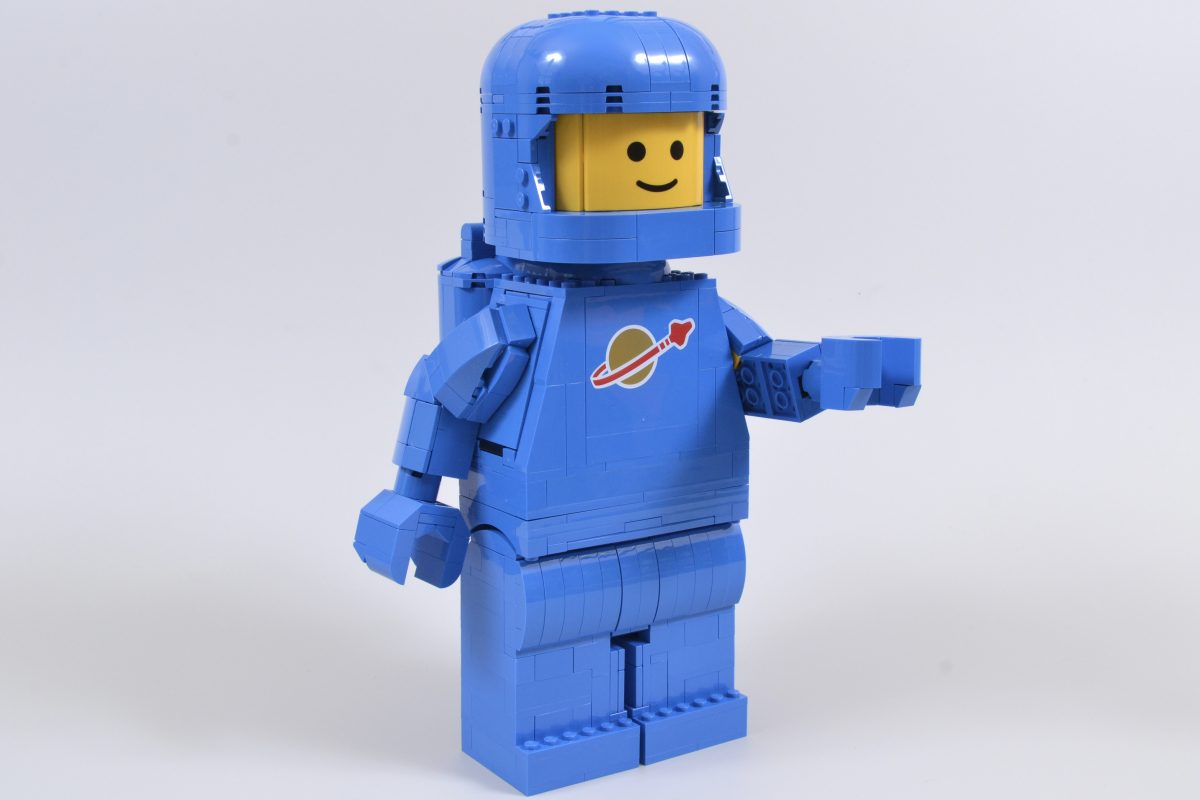 LEGO 40921 Minifigura de Astronauta Azul em Escala Ampliada 18 1200x800