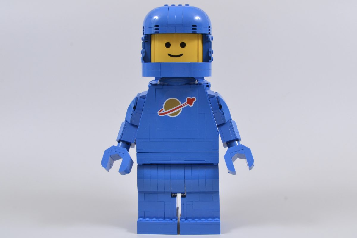 LEGO 40921 Minifigura de Astronauta Azul em Escala Ampliada 2 1200x800