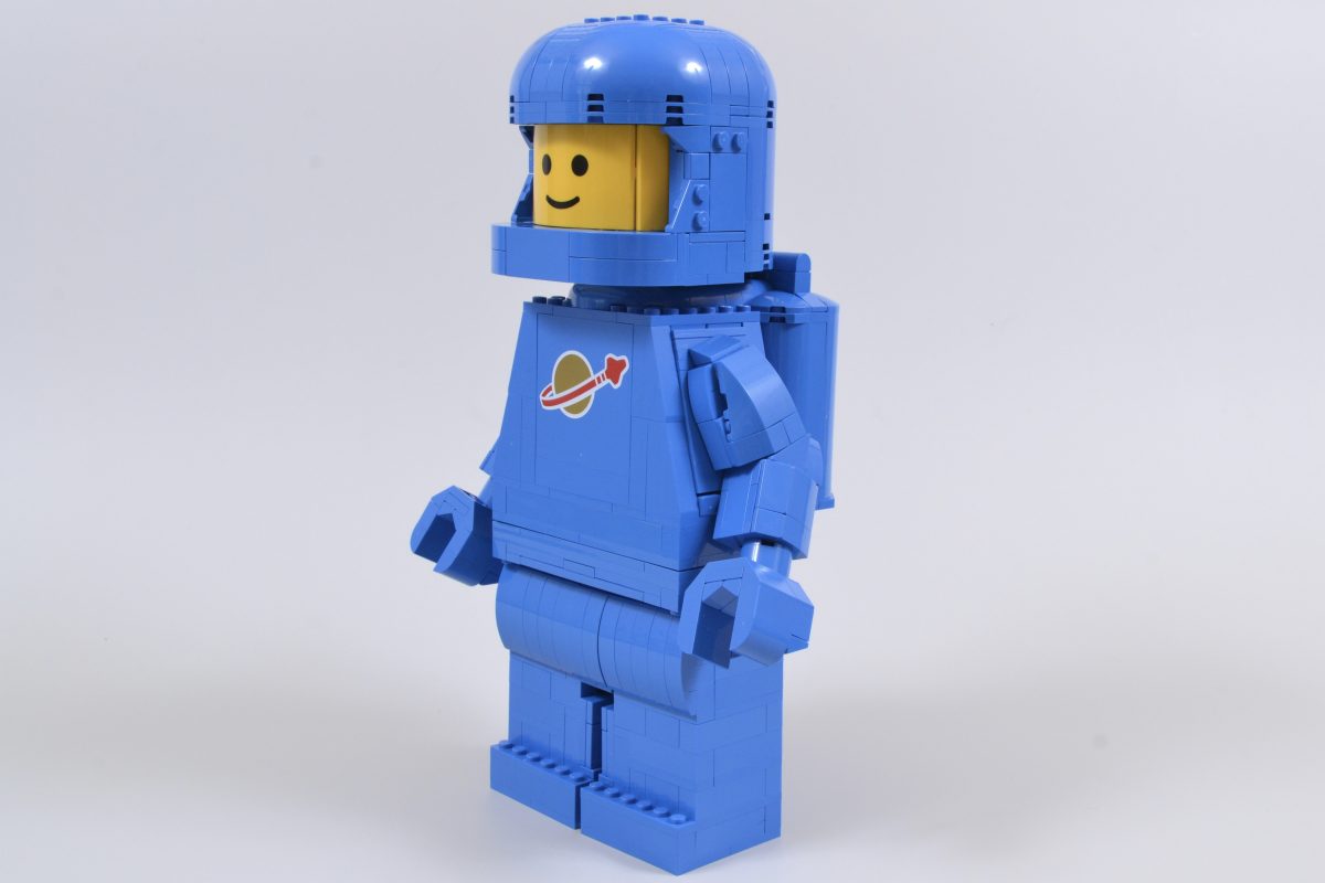 LEGO 40921 Minifigura de Astronauta Azul em Escala Ampliada 4 1200x800