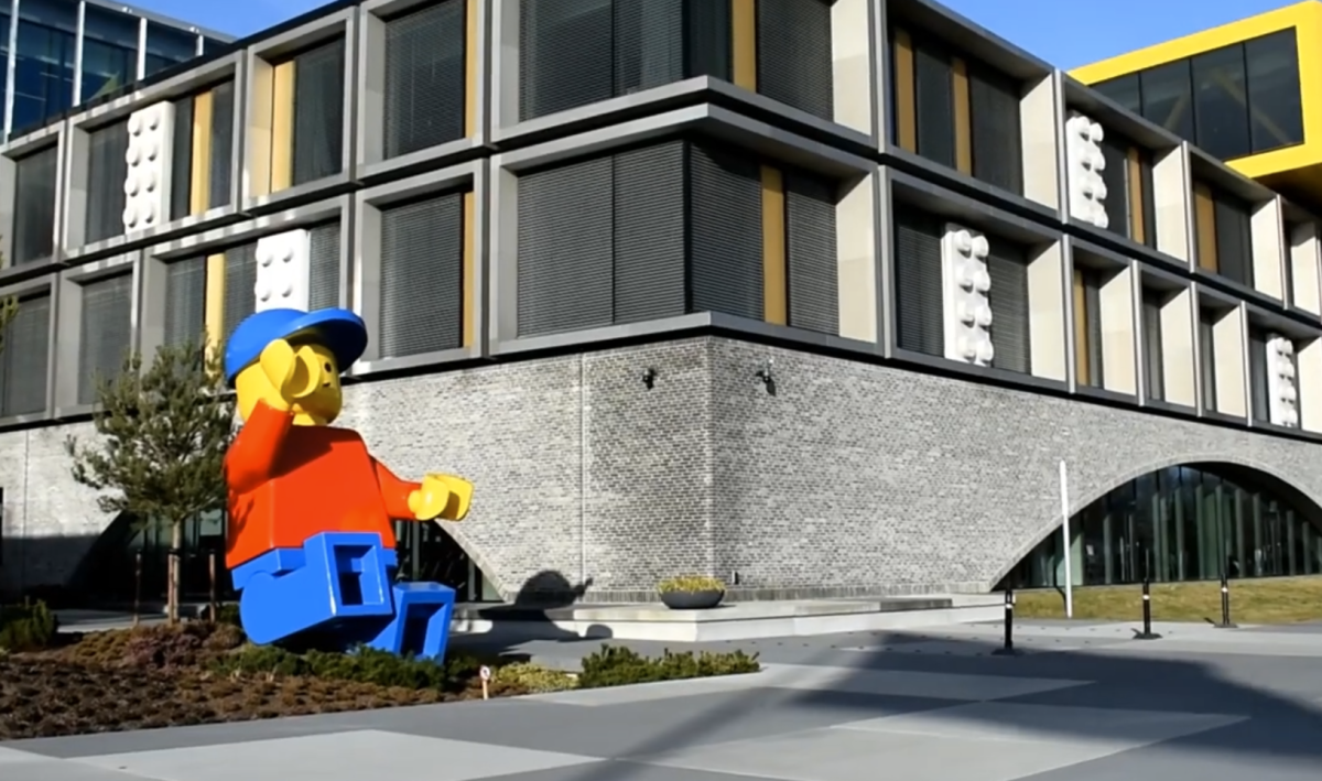 LEGO House Minifigur 1200x709