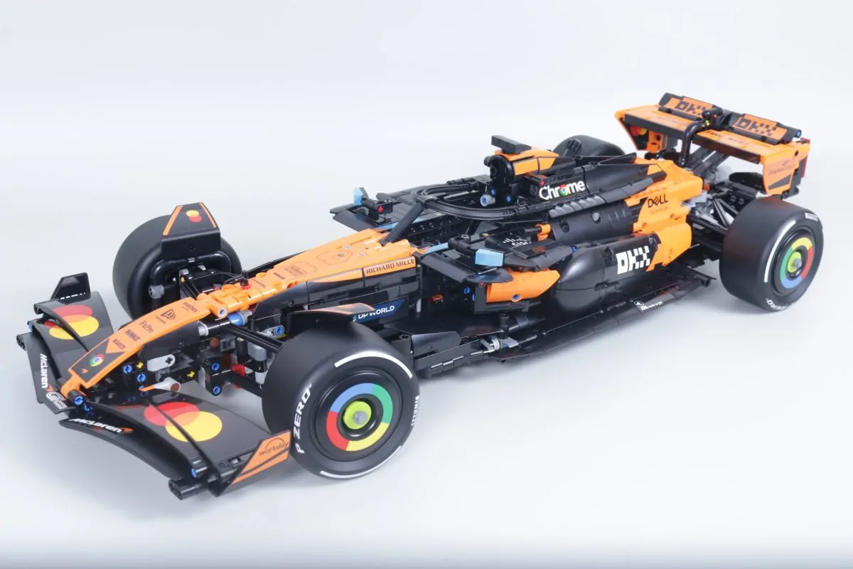 LEGO Technic 42228 McLaren MCL39 F1 Car review 1 1200x800
