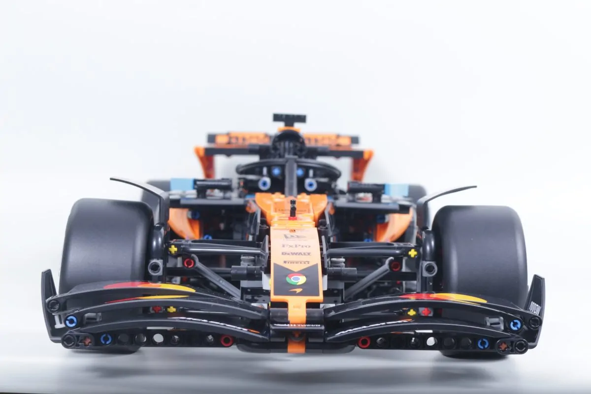 LEGO Technic 42228 McLaren MCL39 F1 Car review 4 1200x800