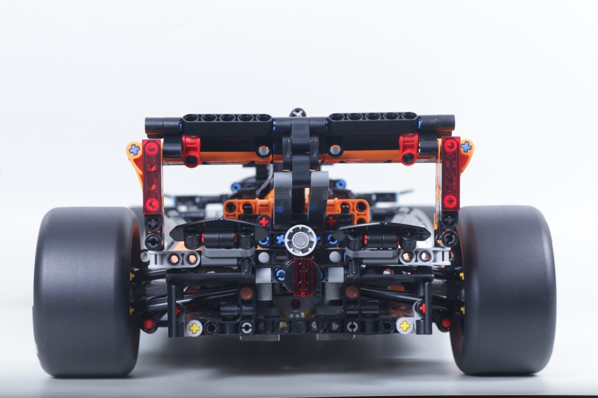 LEGO Technic 42228 McLaren MCL39 F1 Car review 5 1200x800