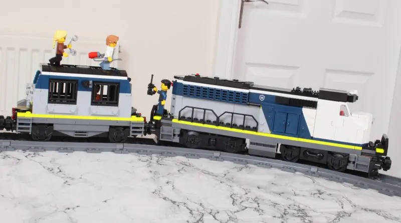 Critique du set LEGO City 60508 Le braquage du train de police (échelle 52)