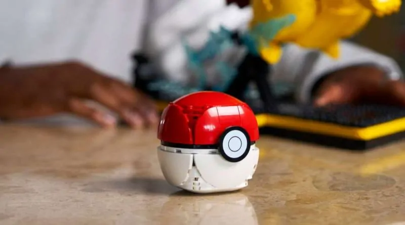 LEGO 72152 Pokébola em destaque