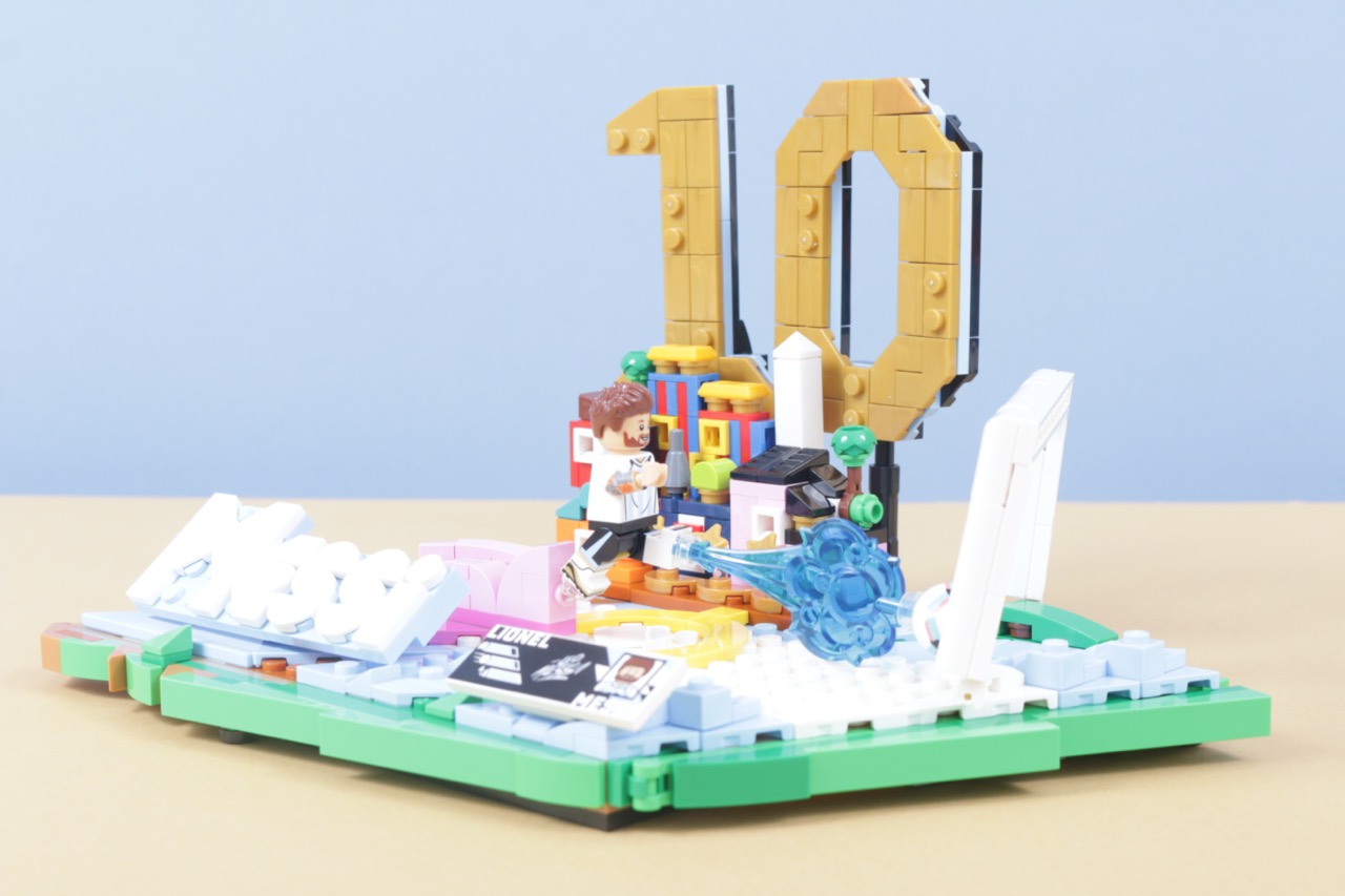 LEGO Editions 43011 Lionel Messi – Football Highlights review 3 Large