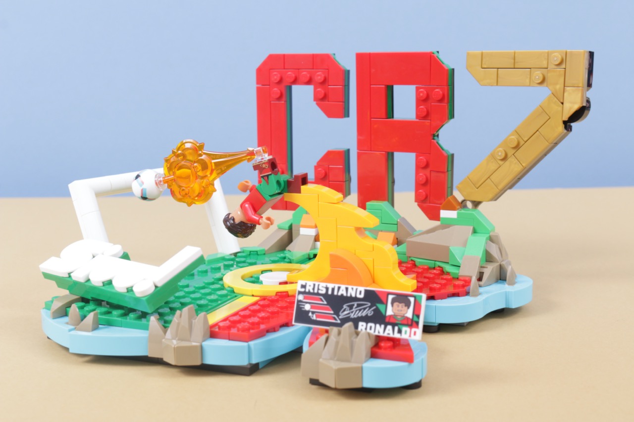 LEGO Editions 43012 Cristiano Ronaldo – Football Highlights review 2 Large