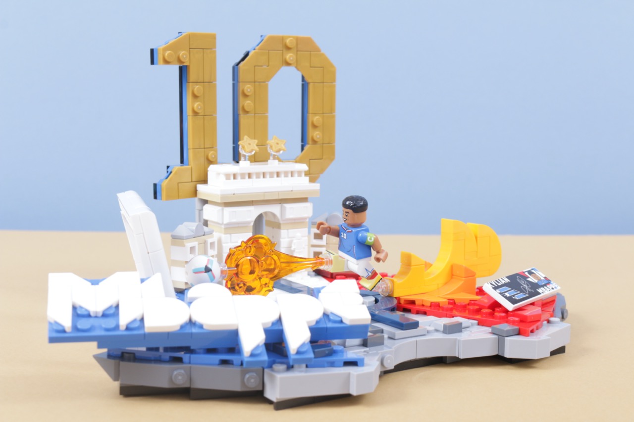 LEGO Editions 43013 Kylian Mbappe – Football Highlights review 3 Large
