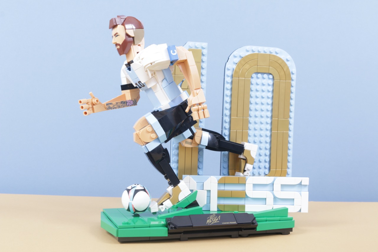 LEGO Editions 43015 Lionel Messi – Football Legend review 1 Large
