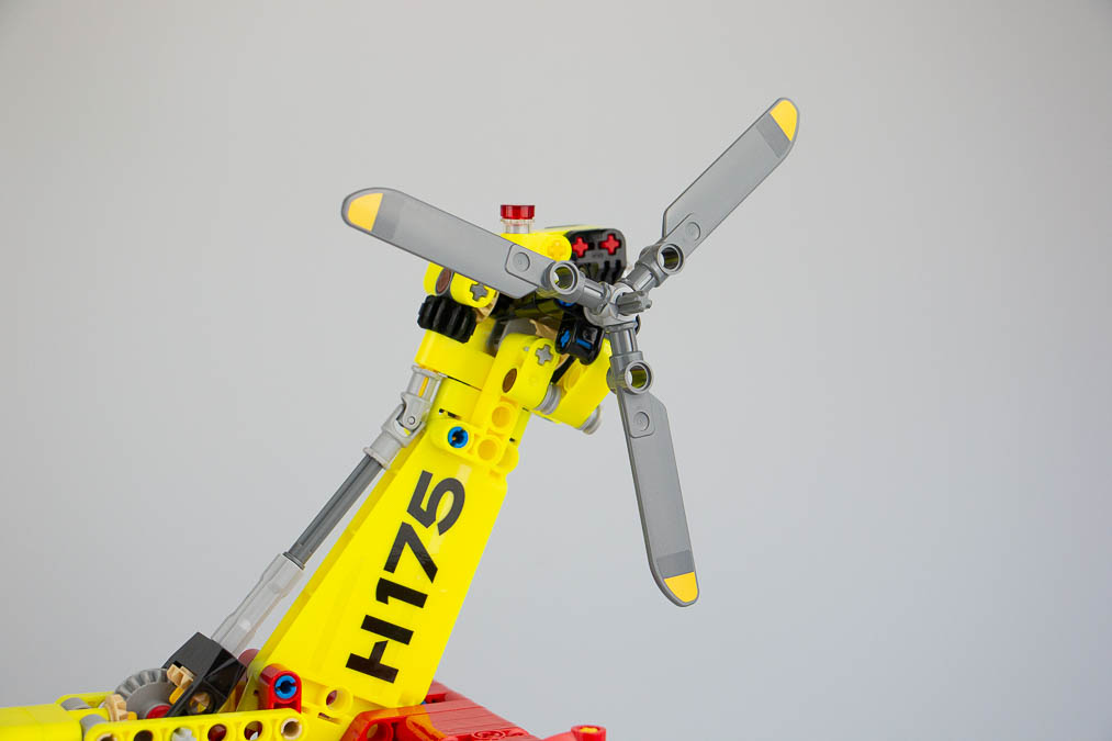 42145 Technic Airbus H175 Rescue Helicopter 6