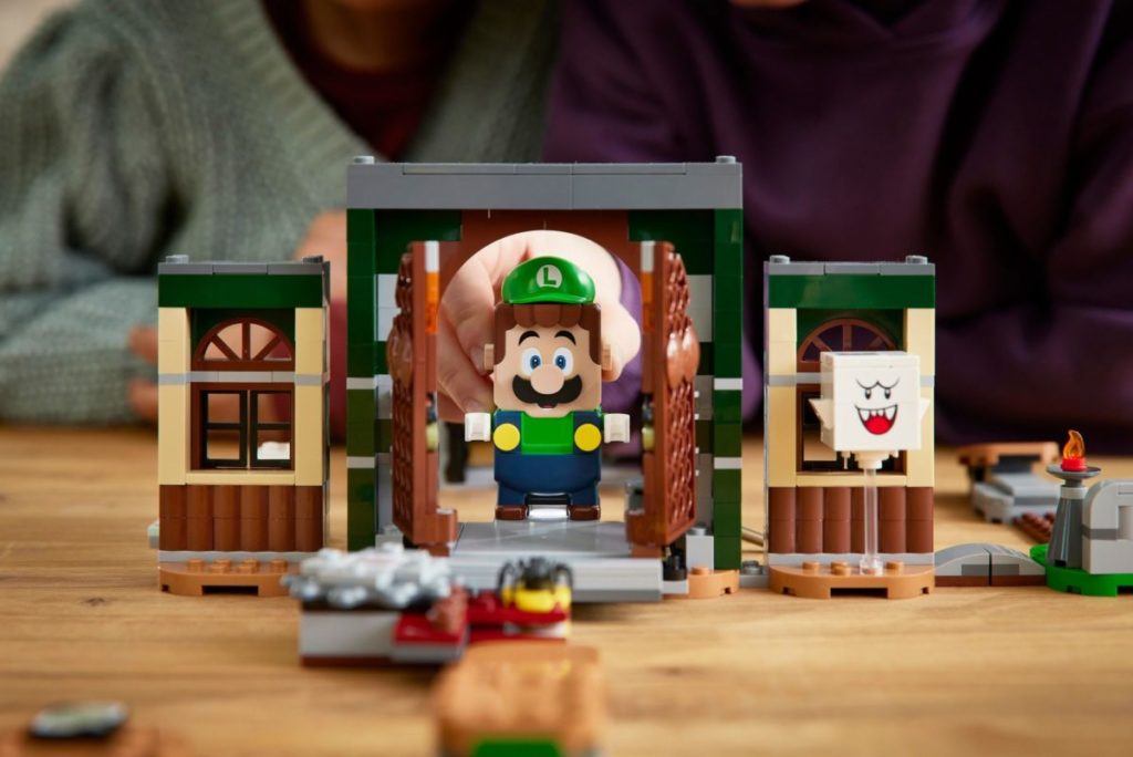 How does LEGO Luigi's Mansion compare to the real thing?