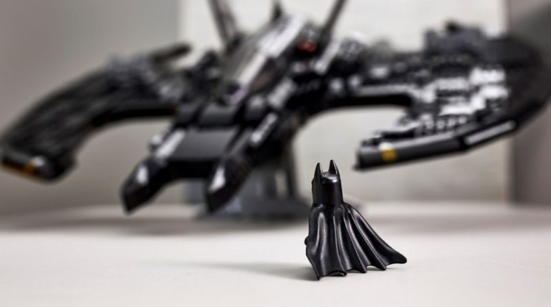 76161 Batman minifigure featured