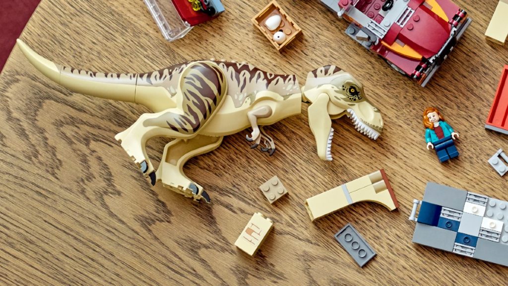 76948 წლის LEGO Jurassic World T. rex Atrociraptor Dinosaur Breakout ცხოვრების წესი გამორჩეულია