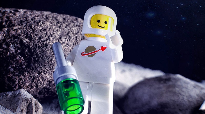 Imagen de ladrillos Hombre espacial Luna destacada