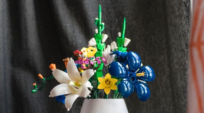 Brick Pic of the Day LEGO Flowers featured