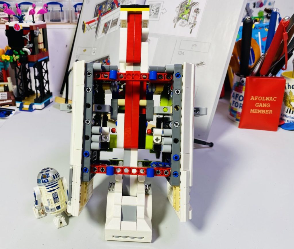 Emma Kennedy LEGO Star Wars 75308 R2 D2 Technic
