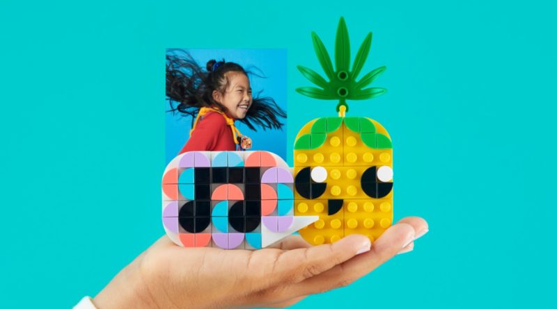 LEGO 30560 Pineapple Photo Holder and Mini Board DOTS featured