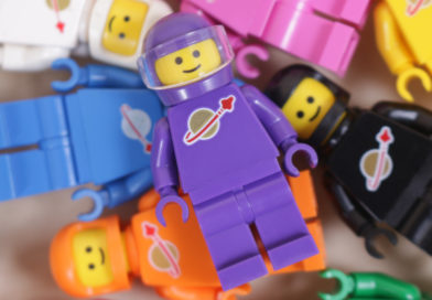 LEGO wants you to vote for a new Classic Space astronaut colour