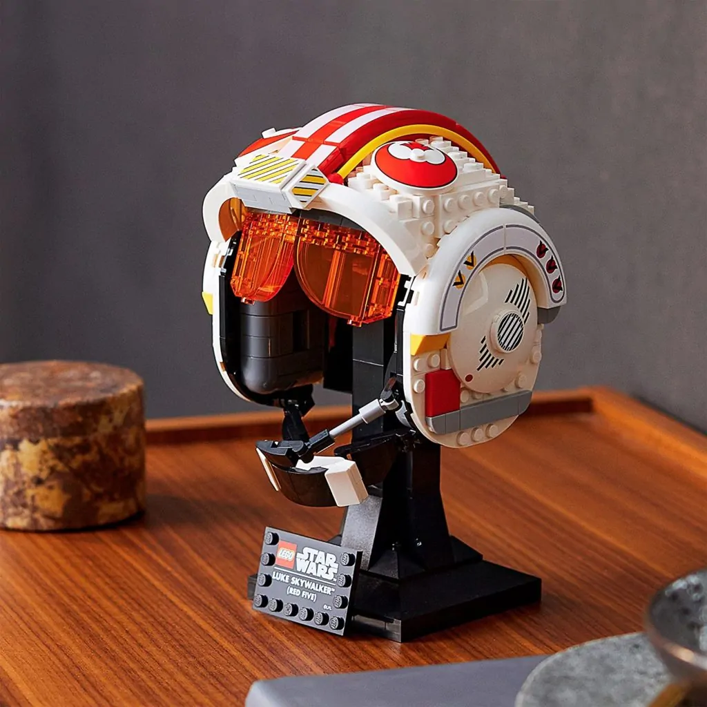 LEGO75327LukeSkywalkerHelmetlifestyle4 Brick Fanatics