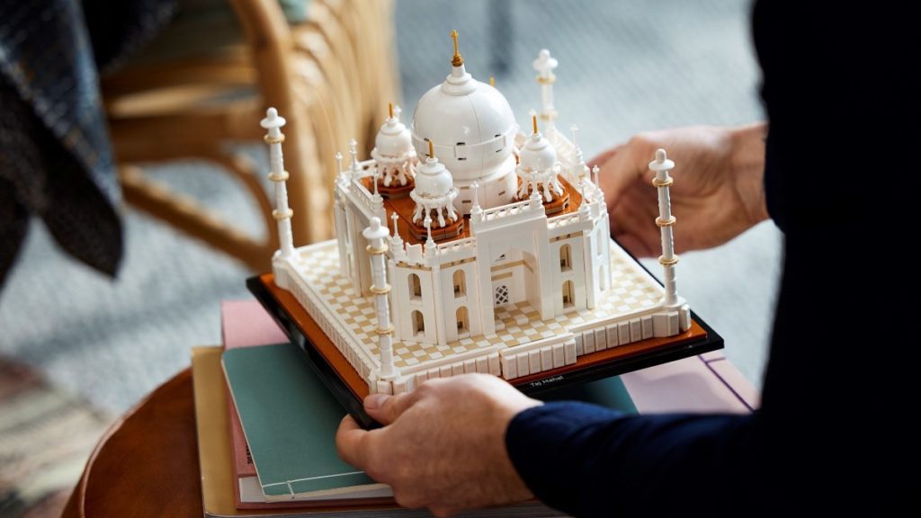 Lego Architecture 21056 Taj Mahal သည် အရွယ်အစားပြောင်းထားသည်။