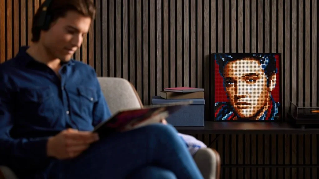 LEGO Art 31204 Elvis Presley The King lifestyle 2 featured
