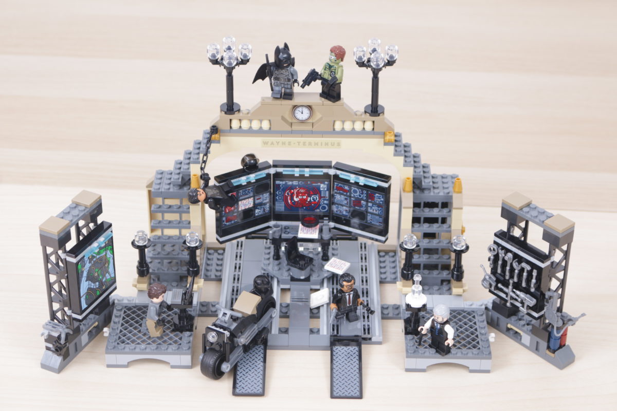 LEGO Batman 76183 Batcave: The Riddler Face-off full review