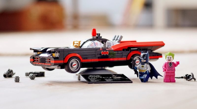 LEGO Batman 76188 Batman Classic Serie TV Stile di vita Batmobile in primo piano